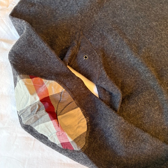 Men’s Burberry crewneck sweater. Size large. - Picture 4 of 5